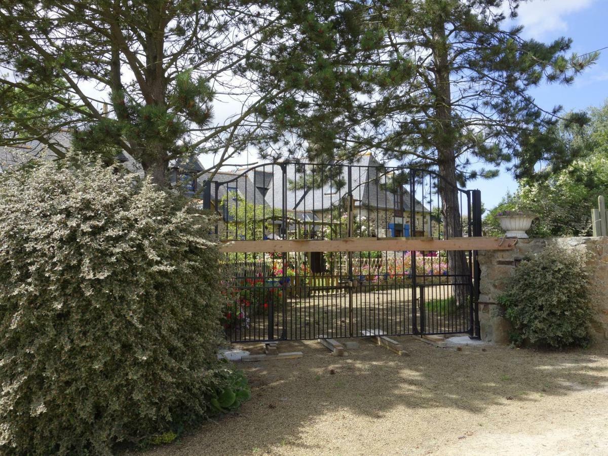 Maison De La Ferme Holiday home Lezardrieux